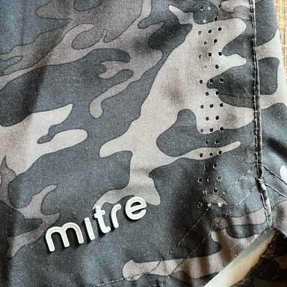 Men’s Mitre Shorts - Picture 2 of 4